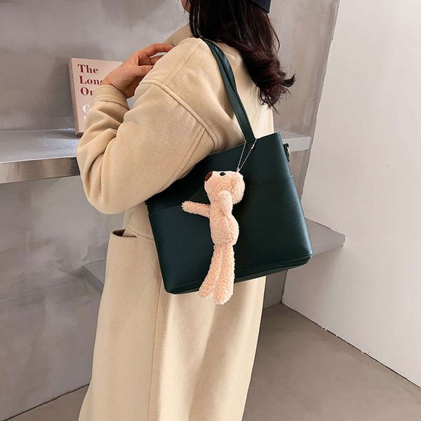 hbp fashion 2021 leisure bear one shoulder tote female bag autumn winter literature and art college students' schoolbag
hbp fashion 2021 leisure bear one shoulder tote female bag autumn winter literature and art college students' schoolbag
