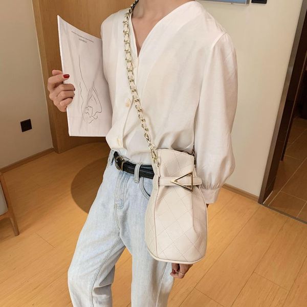 shoulder bags 2021 bag women's casual fashion korean version of the lingge chain messenger solid color bucket
shoulder bags 2021 bag women's casual fashion korean version of the lingge chain messenger solid color bucket