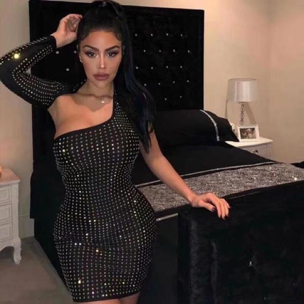 casual dresses 2021 one sleeve hollow out beading black dress fashion celebrity party vintage vestios, Black;gray
casual dresses 2021 one sleeve hollow out beading black dress fashion celebrity party vintage vestios, Black;gray