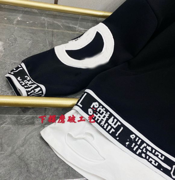 2019 autumn and winter new striped jacquard knit fashion round neck temperament ladies long-sleeved sweater pullover 218888888888888870, White;black
2019 autumn and winter new striped jacquard knit fashion round neck temperament ladies long-sleeved sweater pullover 218888888888888870, White;black