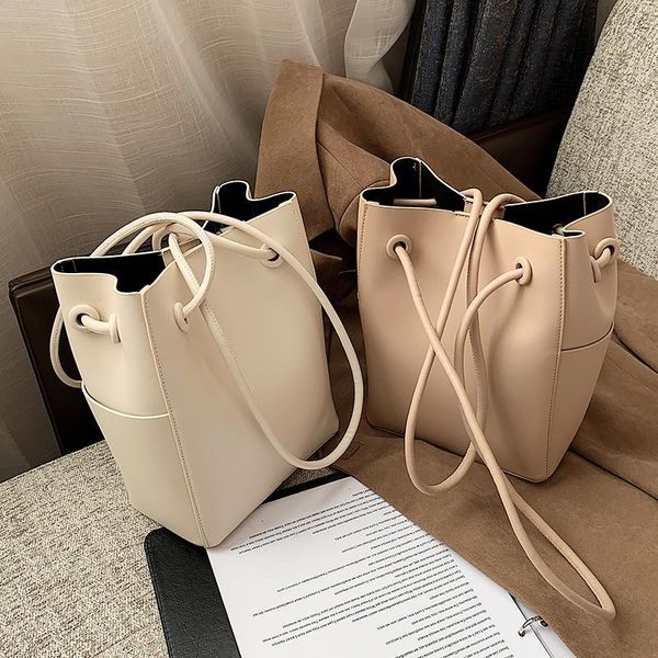 all-match design retro bag western 2021 new bag female high-end messenger 2in1 original niche fashion shoulder bucket lgidl, Red;black
all-match design retro bag western 2021 new bag female high-end messenger 2in1 original niche fashion shoulder bucket lgidl, Red;black