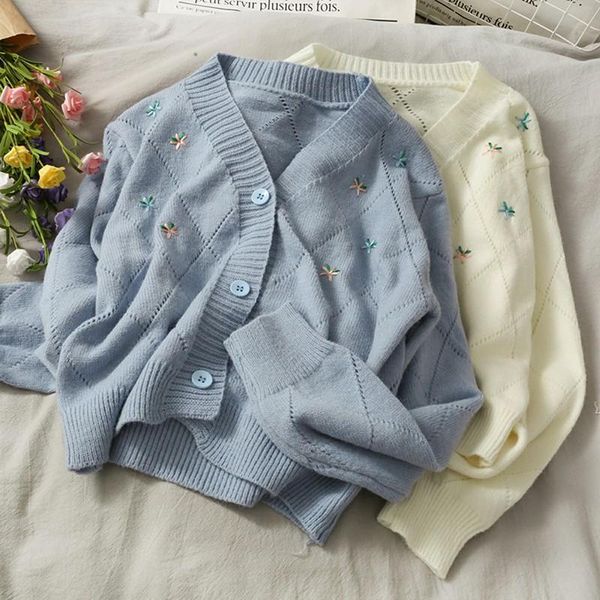2021 spring korean women sweater small flower embroidery knitted coat loose retro v-neck cute white sweater cardigan blouse top
2021 spring korean women sweater small flower embroidery knitted coat loose retro v-neck cute white sweater cardigan blouse top