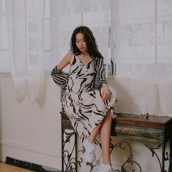 2021 new summer long midi chiffon women v neck loose ladies spaghetti strap korean fashion clothing jv04, Black;gray
2021 new summer long midi chiffon women v neck loose ladies spaghetti strap korean fashion clothing jv04, Black;gray