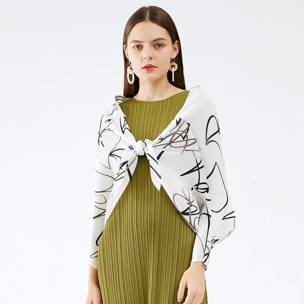 2021 new pleated sunscreen women cardigan ponchos three-quarter sleeve autumn shawl cloak cape fur abstract small coat e6nm, Black
2021 new pleated sunscreen women cardigan ponchos three-quarter sleeve autumn shawl cloak cape fur abstract small coat e6nm, Black