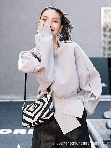 fashion fleece hoodies 2021 autumn ol temperament korean women's cotton pullover round collar coat rainy winter sweater 5804, Black
fashion fleece hoodies 2021 autumn ol temperament korean women's cotton pullover round collar coat rainy winter sweater 5804, Black