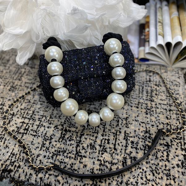 2021 latest style shoulder bag as0594 pearl cloth capacity is very big the inside cover of the bag is leather it's made of cloth inside, Black
2021 latest style shoulder bag as0594 pearl cloth capacity is very big the inside cover of the bag is leather it's made of cloth inside, Black
