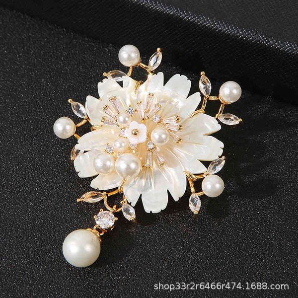 brooch creative copper zirconium shell women's hand woven bead chain pearl party dress accessories, Gray
brooch creative copper zirconium shell women's hand woven bead chain pearl party dress accessories, Gray