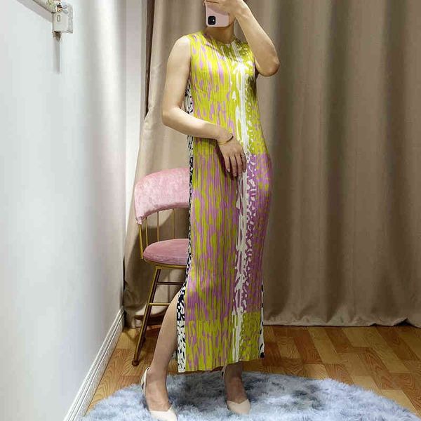 casual dresses summer pleated women's print dress fashionable brand sleeveless round neck was thin and long vest hem split ba, Black;gray
casual dresses summer pleated women's print dress fashionable brand sleeveless round neck was thin and long vest hem split ba, Black;gray