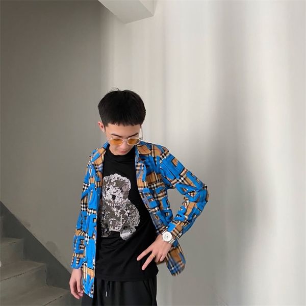 summer new graffiti plaid shirt men's fashion net red student couple versatile spirit guy casual coat, White;black
summer new graffiti plaid shirt men's fashion net red student couple versatile spirit guy casual coat, White;black