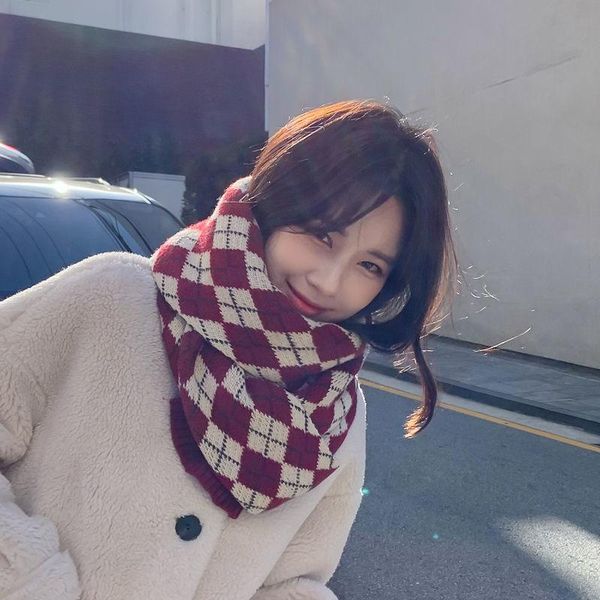 scarves cn ladies knitted wool cashmere women autumn and winter 2021 korean retro diamond plaid scarf., Blue;gray
scarves cn ladies knitted wool cashmere women autumn and winter 2021 korean retro diamond plaid scarf., Blue;gray