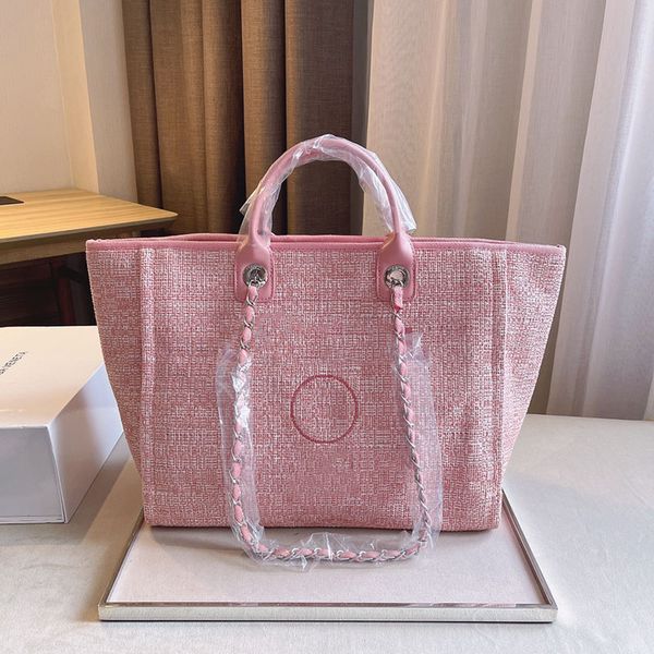 2022ss summer classic brand tote beach bags cavan deauville chain handle large capacity pochette 4 color beige womens shopping two-tone lugg
2022ss summer classic brand tote beach bags cavan deauville chain handle large capacity pochette 4 color beige womens shopping two-tone lugg