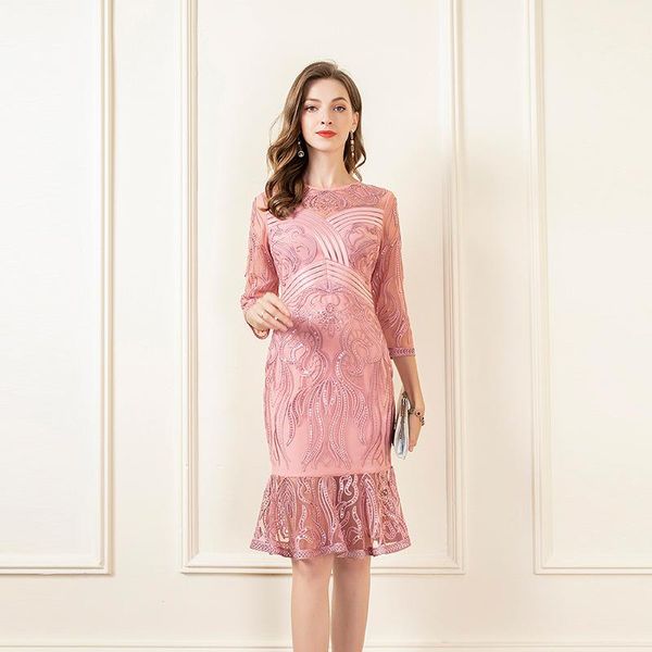 dress woman autumn party 2021 new embroidery retro celebrities elegant office lady dress 4xl dresses, Black;gray
dress woman autumn party 2021 new embroidery retro celebrities elegant office lady dress 4xl dresses, Black;gray