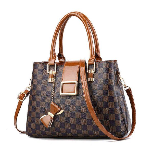 brand handbags 2021 new women large-capacity european and american simple personality one-shoulder messenger bag
brand handbags 2021 new women large-capacity european and american simple personality one-shoulder messenger bag