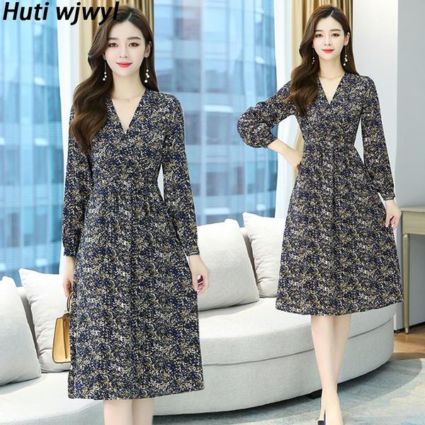 casual dresses spring autumn floral chiffon v-neck midi dress female fashion bodycon elegant night 2021 beach party vestido, Black;gray
casual dresses spring autumn floral chiffon v-neck midi dress female fashion bodycon elegant night 2021 beach party vestido, Black;gray