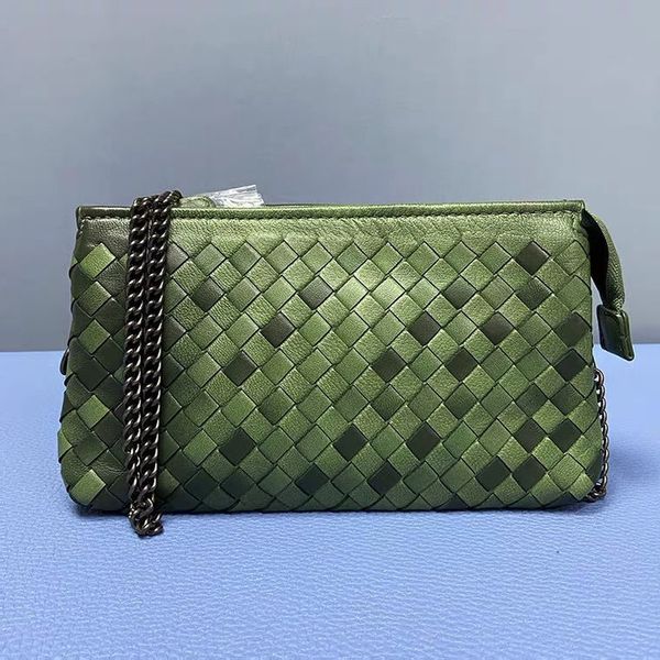sheepskin woven women's hand new leather chain single shoulder oblique span small wrist mobile phone bag
sheepskin woven women's hand new leather chain single shoulder oblique span small wrist mobile phone bag