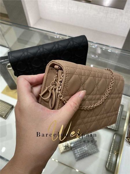 flower di lingge lady chain bag hand shoulder underarm wome 
flower di lingge lady chain bag hand shoulder underarm wome