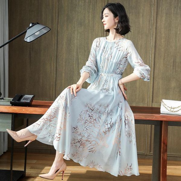 casual dresses hangzhou silk dress 2021 spring and summer small fresh broken flower slim a-line mulberry, Black;gray
casual dresses hangzhou silk dress 2021 spring and summer small fresh broken flower slim a-line mulberry, Black;gray
