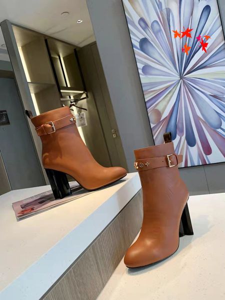 2022 fashion love women boots chunky heel martin laureate boot black white yellow martins woman shoes with box and logo size 35-40 -k248
2022 fashion love women boots chunky heel martin laureate boot black white yellow martins woman shoes with box and logo size 35-40 -k248
