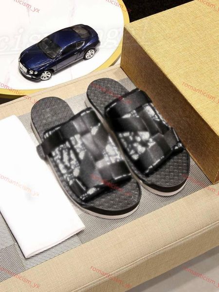 the latest men's design slippers sandals inluxe design slippers summer fashion luxury flat sandals and slippers size 38-45, Black;red
the latest men's design slippers sandals inluxe design slippers summer fashion luxury flat sandals and slippers size 38-45, Black;red