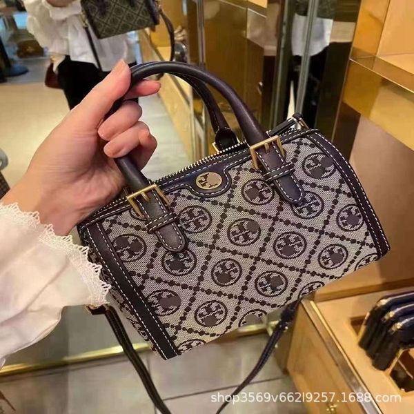 82939 tang tmonogra jacquard pillow bag women's one shoulder messenger handbag purse
82939 tang tmonogra jacquard pillow bag women's one shoulder messenger handbag purse