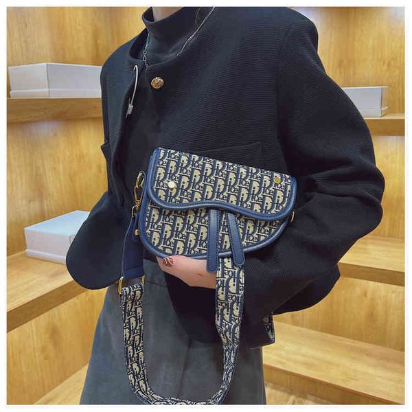 2022 factory wholesale new bag women's bag old flower single shoulder saddle commuting fashion single shoulder messenger
2022 factory wholesale new bag women's bag old flower single shoulder saddle commuting fashion single shoulder messenger