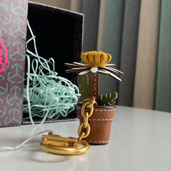 keychains luxury brands potted flower hanging keychain cowhide handmade couple's bag pendant keyring car key accessories with gift box, Silver
keychains luxury brands potted flower hanging keychain cowhide handmade couple's bag pendant keyring car key accessories with gift box, Silver