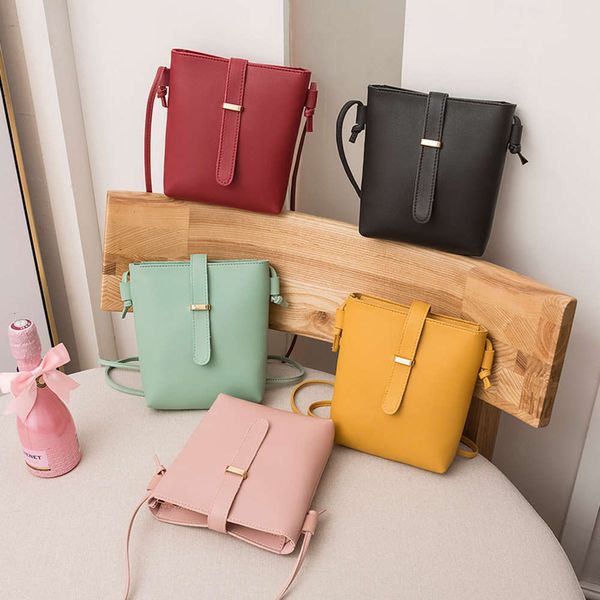 women's simple fashionable bucket bag autumn and winter 2021 new tongue pull strap slung one shoulder mobile phone zero wallet
women's simple fashionable bucket bag autumn and winter 2021 new tongue pull strap slung one shoulder mobile phone zero wallet