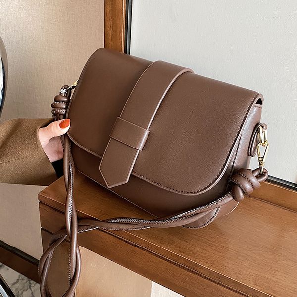 niche design high-end retro handbags 2021 new fashion crossbody shoulder square bag underarm bag dual-use bag width: 25cm c0225
niche design high-end retro handbags 2021 new fashion crossbody shoulder square bag underarm bag dual-use bag width: 25cm c0225