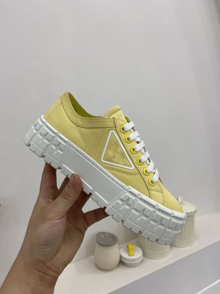 fashion men women womens triple clear sole platform casual shoes paris old dad large increasing sneakers black pink red neon green crystal d
fashion men women womens triple clear sole platform casual shoes paris old dad large increasing sneakers black pink red neon green crystal d