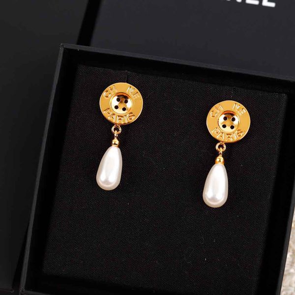 2021round button with hollow design and words stud earring for women wedding jewelry and drop with pearl ps3517, Golden
2021round button with hollow design and words stud earring for women wedding jewelry and drop with pearl ps3517, Golden