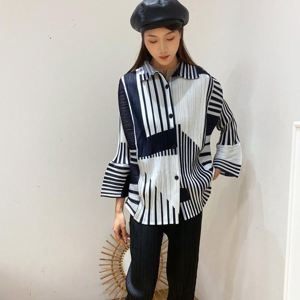 women's jackets changpleat miyak pleated woman jacket coats fashion striped print loose large size trumpet sleeve single-breasted outer, Black;brown
women's jackets changpleat miyak pleated woman jacket coats fashion striped print loose large size trumpet sleeve single-breasted outer, Black;brown