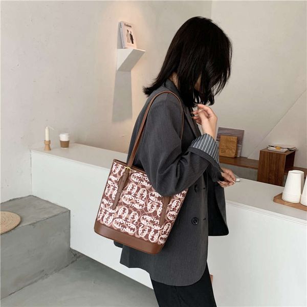 hbp luxury designernew simple big 2020 new fashion printing cross shoulder women's bucket bag
hbp luxury designernew simple big 2020 new fashion printing cross shoulder women's bucket bag