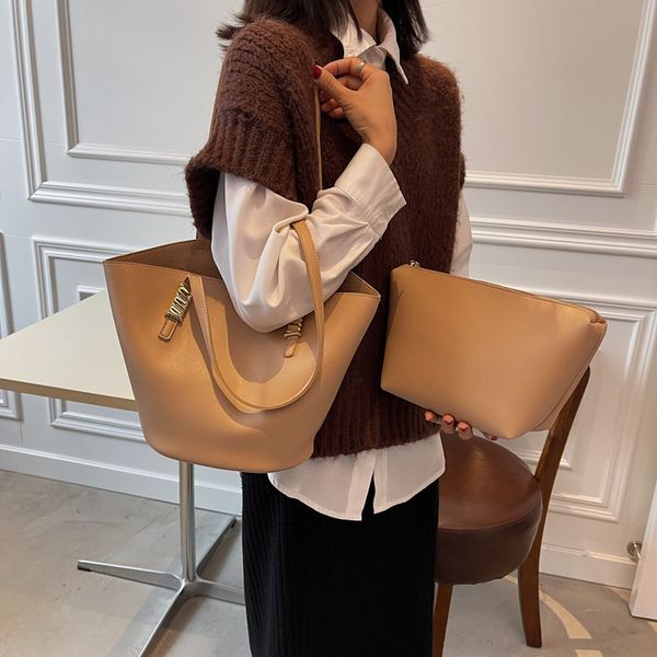 70% s large capacity single shoulder autumn and winter new tote bag korean net red hand mother bag
70% s large capacity single shoulder autumn and winter new tote bag korean net red hand mother bag