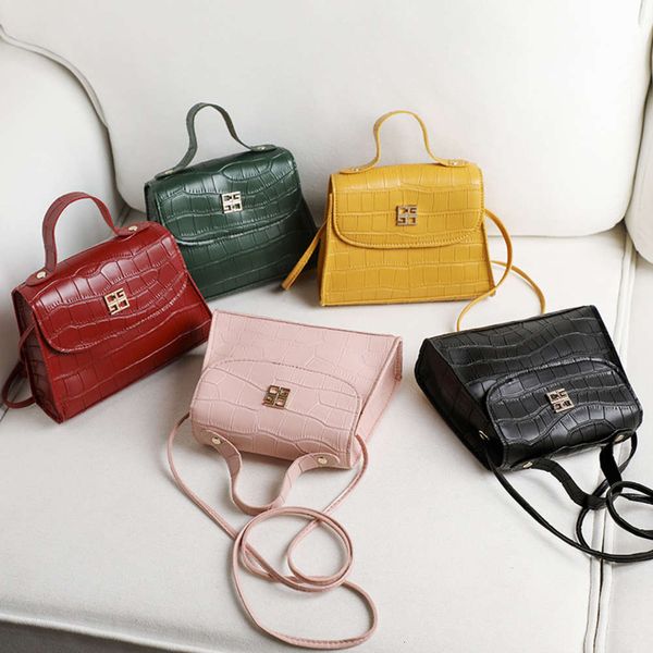 2021 summer autumn new women's pure color fashion alligator single shoulder messenger bag mobile phone zero wallet
2021 summer autumn new women's pure color fashion alligator single shoulder messenger bag mobile phone zero wallet