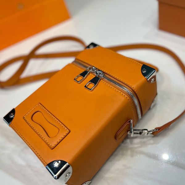 2022mobile phone bags ladies handbag shoulder bag unique shape box bag strap detachable double zipper head corner me
2022mobile phone bags ladies handbag shoulder bag unique shape box bag strap detachable double zipper head corner me