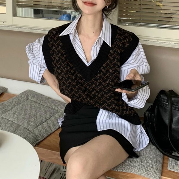 2021 new houndstooth knitted female v-neck temperament sleeveless autumn short retro all-match wear sweater vest coat fashion eojr, White;black
2021 new houndstooth knitted female v-neck temperament sleeveless autumn short retro all-match wear sweater vest coat fashion eojr, White;black