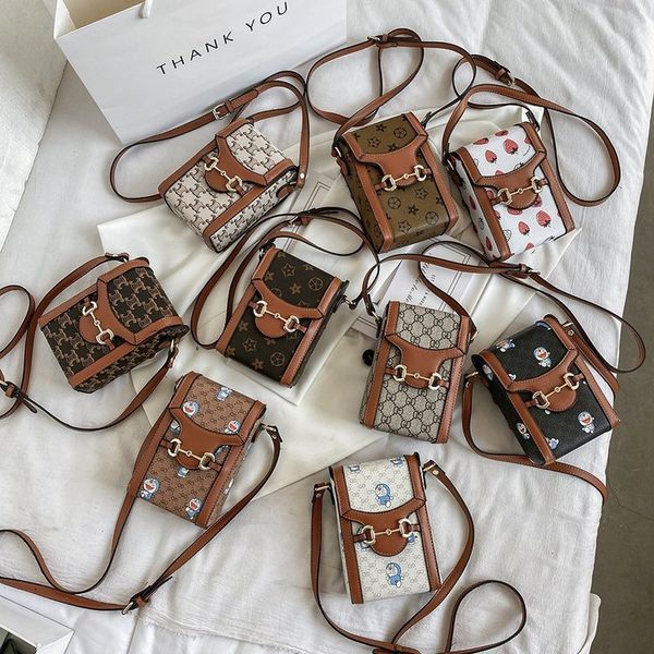 factory outlet design new letter mobile phone single shoulder fashion messenger women's bag in summer 2021
factory outlet design new letter mobile phone single shoulder fashion messenger women's bag in summer 2021