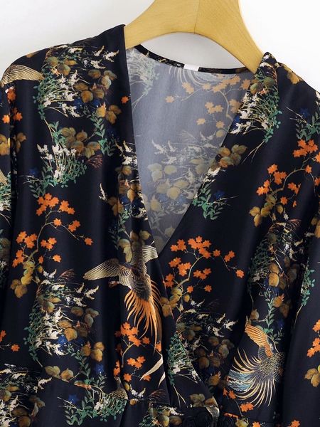 new 2021 sping long sleeve mini women flowers birds printing female v-neck blouses folk style vacation clothes jokz, White
new 2021 sping long sleeve mini women flowers birds printing female v-neck blouses folk style vacation clothes jokz, White