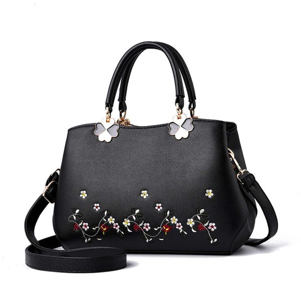 hbp fashion 2021 new fashionable and versatile handbag embroidered women's one shoulder slant span bag
hbp fashion 2021 new fashionable and versatile handbag embroidered women's one shoulder slant span bag