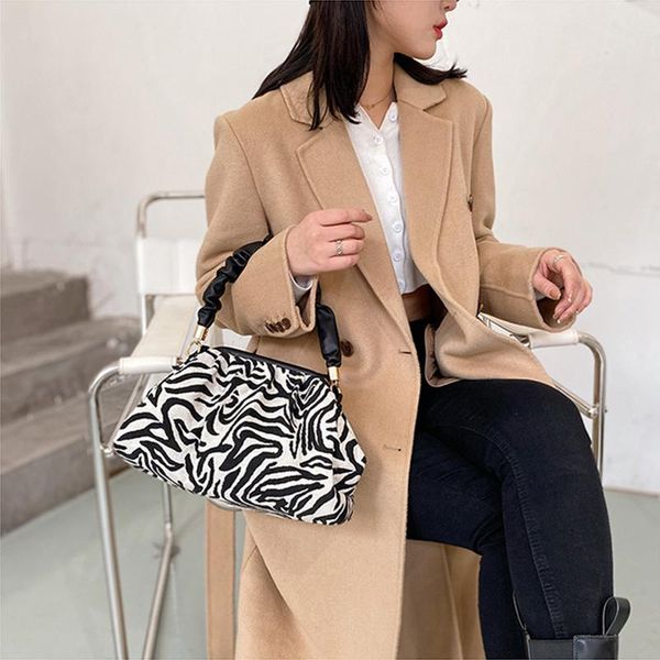cross body canvas bag women's single shoulder large capacity trend fashion handbag zebra embroidery design underarm
cross body canvas bag women's single shoulder large capacity trend fashion handbag zebra embroidery design underarm