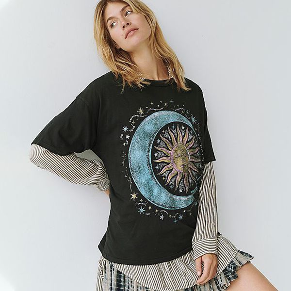 new vintage black graphic tee women sun moon print round neck short sleeve oversize lady casual cotton t shirt 2021 9ezs, White
new vintage black graphic tee women sun moon print round neck short sleeve oversize lady casual cotton t shirt 2021 9ezs, White