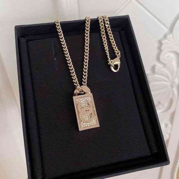 family c's necklace is plated with 18k gold. xiaoxiang square necklace. grandma xiang's clavicle chain cold and windy, Silver
family c's necklace is plated with 18k gold. xiaoxiang square necklace. grandma xiang's clavicle chain cold and windy, Silver