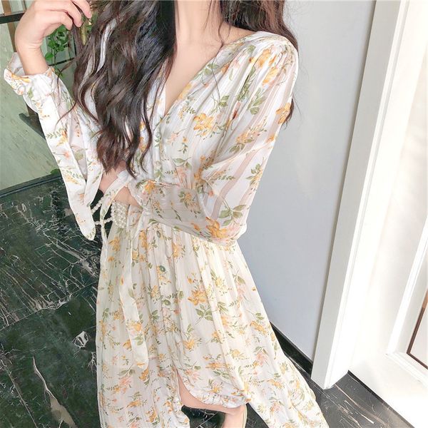2021 early autumn gentle wind fairy skirt french tea break v-neck long sleeve floral s summer, White
2021 early autumn gentle wind fairy skirt french tea break v-neck long sleeve floral s summer, White