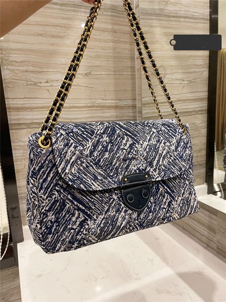 winter and fall new style shoulder bag luxury design woolen braided color women's high capacity bags leather lining handbag 33*20cm
winter and fall new style shoulder bag luxury design woolen braided color women's high capacity bags leather lining handbag 33*20cm