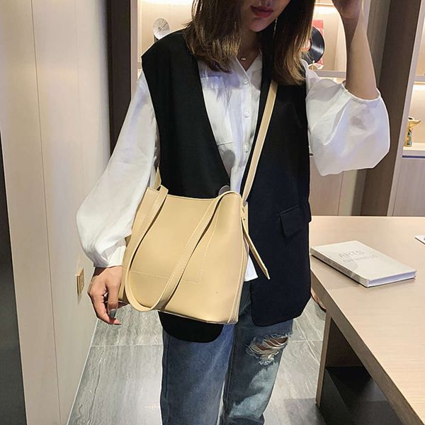 hbp one shoulder bucket bag women's 2019 new fashion simple versatile foreign style students' large capacity
hbp one shoulder bucket bag women's 2019 new fashion simple versatile foreign style students' large capacity