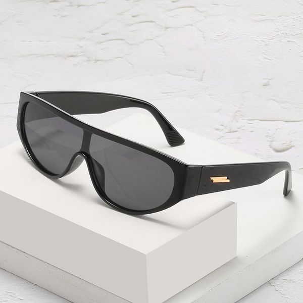 sunglasses 2021 fashion trend big frame one-piece lens women street driving glasses men, White;black
sunglasses 2021 fashion trend big frame one-piece lens women street driving glasses men, White;black