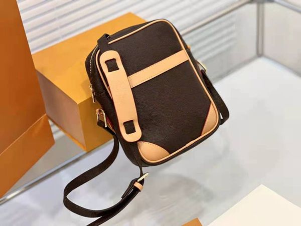 designer crossbody bag men and women shoulder bags outdoor camera purse letter flower printed pockets 2colors packs small purses
designer crossbody bag men and women shoulder bags outdoor camera purse letter flower printed pockets 2colors packs small purses