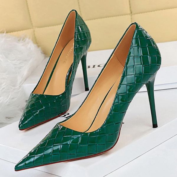 dress shoes 2022 women green 9.5cm high heels pumps designer patent leather stiletto wedding bridal prom plus size, Black
dress shoes 2022 women green 9.5cm high heels pumps designer patent leather stiletto wedding bridal prom plus size, Black