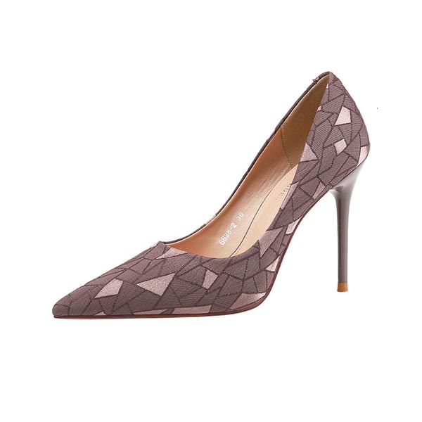 woman's shoes are high heels from sharp toe pumps. low heels. ladies' shoes. ugeg, Black
woman's shoes are high heels from sharp toe pumps. low heels. ladies' shoes. ugeg, Black