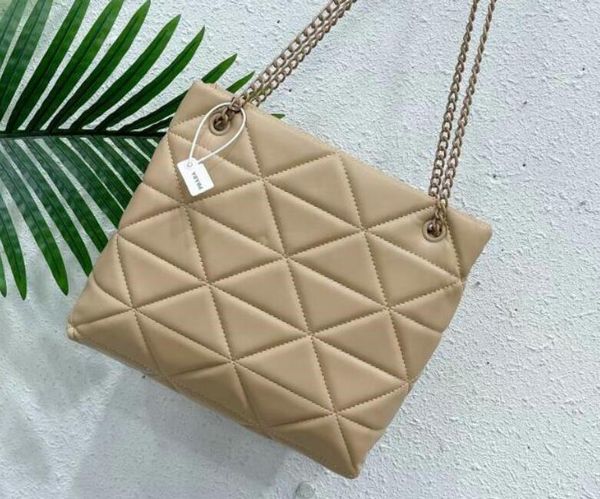 women designers tote handbag bags 2021 diamond shoulder handbags classic leather heart style gold chain tote messenger bgas
women designers tote handbag bags 2021 diamond shoulder handbags classic leather heart style gold chain tote messenger bgas